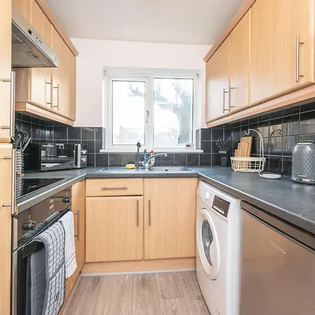 Centre, Free Parking, Nhs, Contractors Leeds (West Yorkshire)