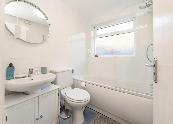 Centre, Free Parking, Nhs, Contractors Leeds (West Yorkshire)